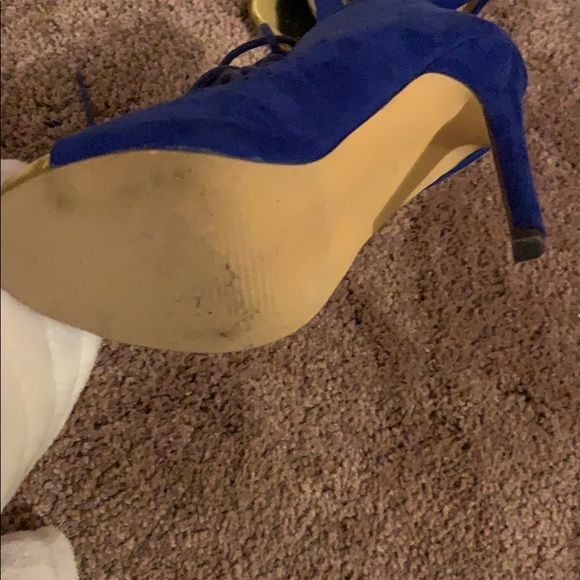 Heels - Picture 2 of 2